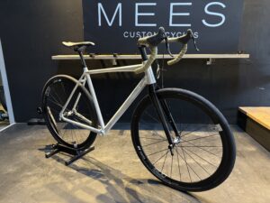 Mees Hippolyte Framekit